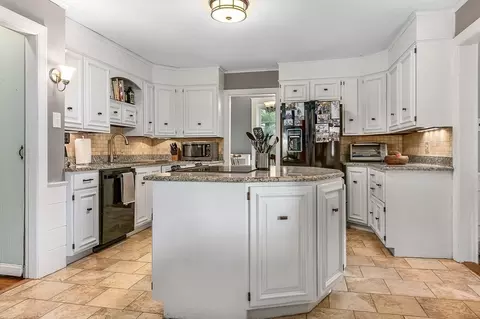 Kitchen - 50 Pitman Ave, Wakefield, MA 01880 photo 3 of 5