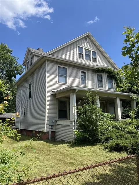 305 Dickinson St, Springfield, MA 01108
