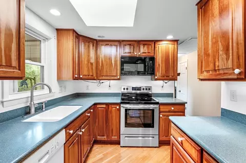 452 Lowell, Reading, MA 01867 photo 8