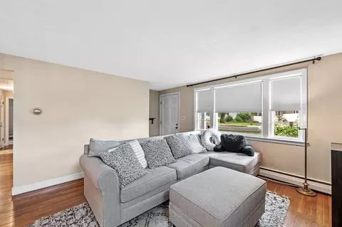 452 Lowell, Reading, MA 01867 photo 4
