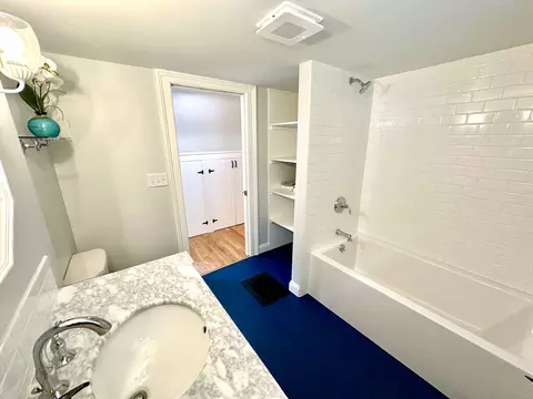 Bath - 103 High St, Northampton, MA 01062 photo 4 of 5