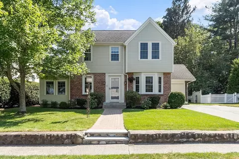 61 Fairview Rd, Lynnfield, MA 01940