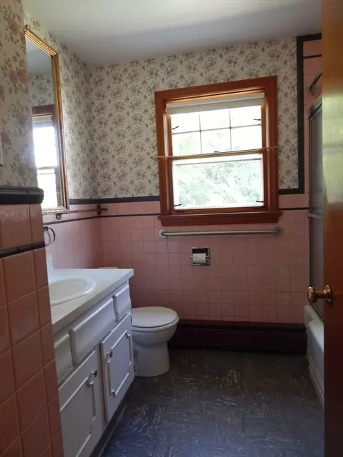 Bath - 96 High St, Montague, MA 01376 photo 1 of 2