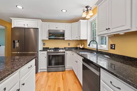 9 Devol Ave, Westport, MA 02790 photo 9