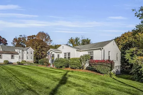 427 Massasoit Rd, Worcester, MA 01604 photo 2