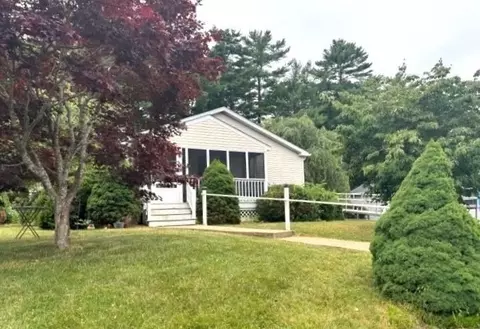 40 Lyn Ln, Middleboro, MA 02346