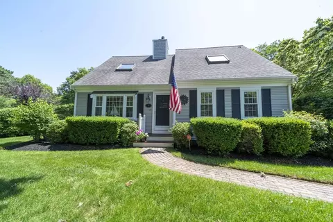 4 Square Rigger Ln, Hyannis, MA 02601