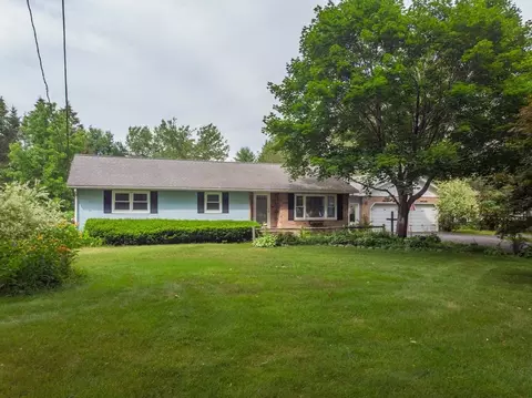 4 Pitcherville Rd, Hubbardston, MA 01452