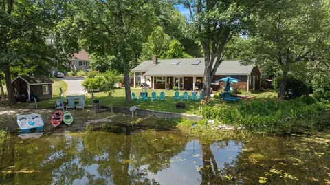 16 Sandy Cove Rd, Lunenburg, MA 01462