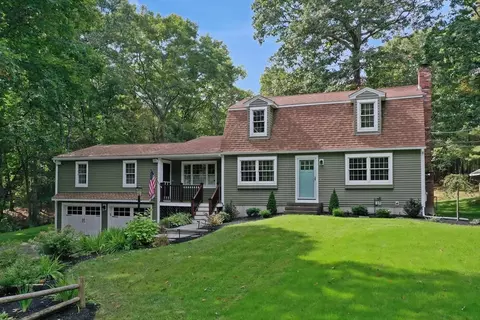 10 Blueberry Ln, Franklin, MA 02038