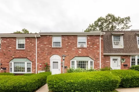 42 Queensboro Ct #42, Norwood, MA 02062