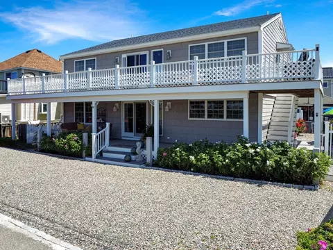 2 Shore St, Newburyport, MA 01950