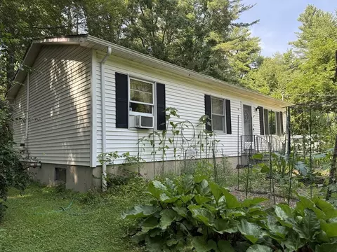 348 Nichols Rd, Barre, MA 01005