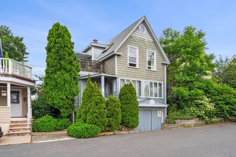 95 Bay View Ave, Salem, MA 01970