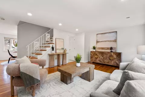 60 Lake St #I, Winchester, MA 01890