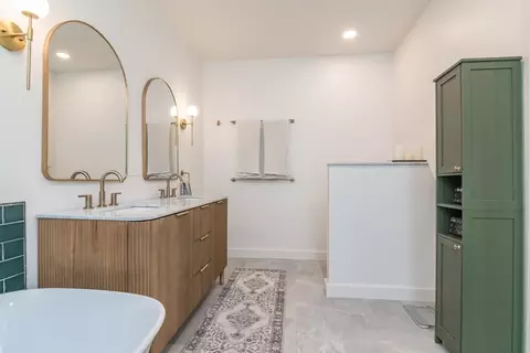 Bath - 116 High St, Amherst, MA 01002 photo 6 of 7
