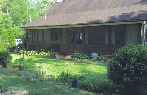 3 Mohawk Dr, Hubbardston, MA 01452