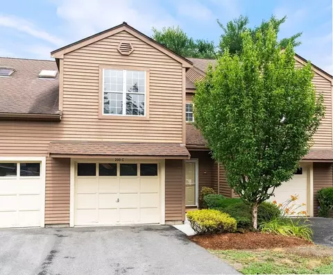 200 Ridgefield Cir #C, Clinton, MA 01510