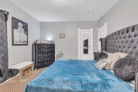 Bedroom - 32 Clifford St, Springfield, MA 01109 photo 4 of 5