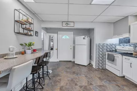 Kitchen - 32 Clifford St, Springfield, MA 01109 photo 2 of 4