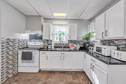 Kitchen - 32 Clifford St, Springfield, MA 01109 photo 1 of 4