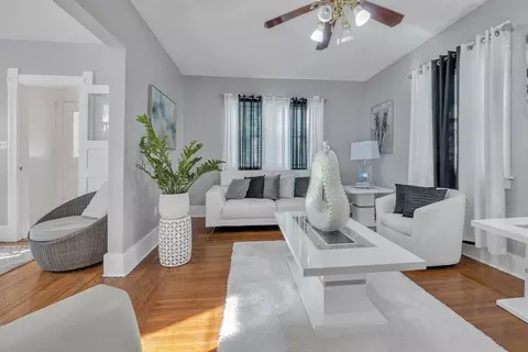 Living - 32 Clifford St, Springfield, MA 01109 photo 3 of 4