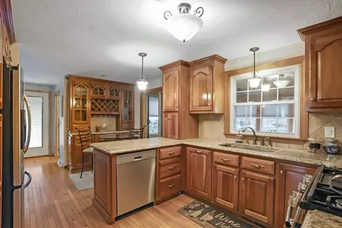 13 Taft Dr, Franklin, MA 02038 photo 4