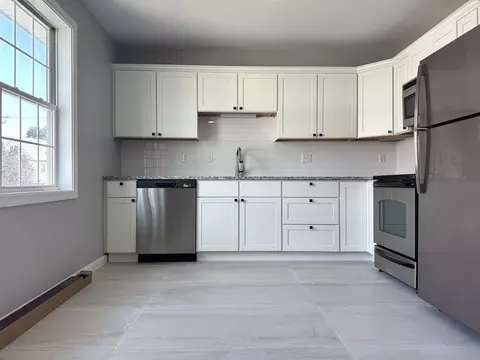 33 Regency Ct #33, Chicopee, MA 01020 photo 2