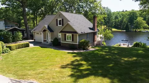 112 Westwood Dr, Sturbridge, MA 01566