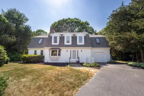 5 Samoset Ln, Falmouth, MA 02540