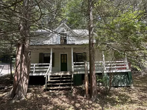 7 Summit Ave, Huntington, MA 01050