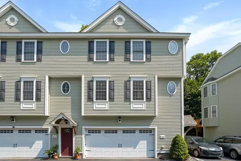 110 Smith St #3, Lowell, MA 01851