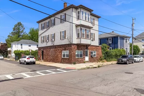 90 Hargraves St, Fall River, MA 02723 photo 2