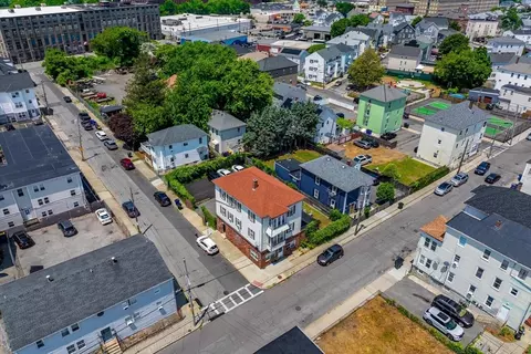 90 Hargraves St, Fall River, MA 02723 photo 3