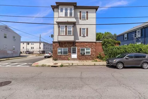 90 Hargraves St, Fall River, MA 02723