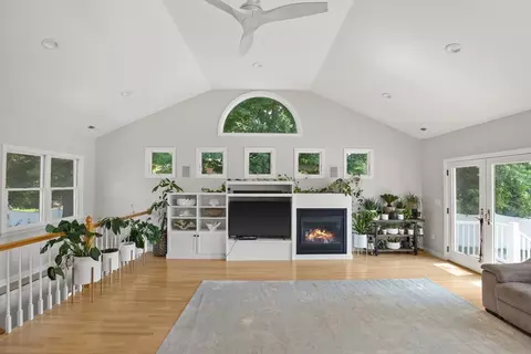 20 Countryside Ln, Marblehead, MA 01945