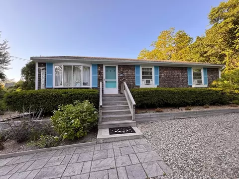 4 Coffey Ln, Dennis, MA 02639
