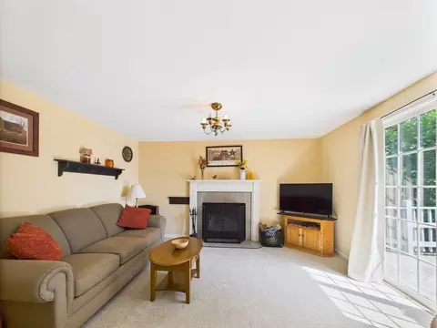7 Wall St, Uxbridge, MA 01569 photo 5