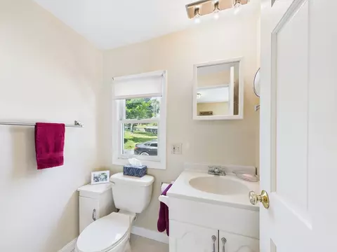 7 Wall St, Uxbridge, MA 01569 photo 9
