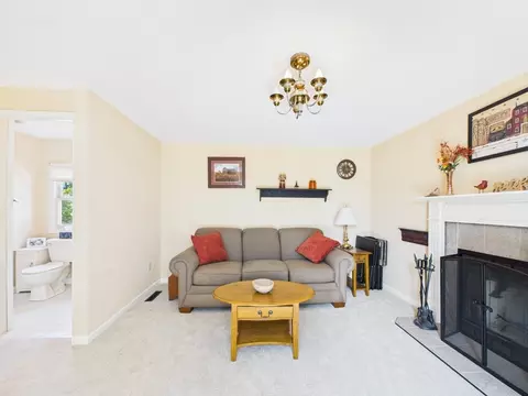 7 Wall St, Uxbridge, MA 01569 photo 6