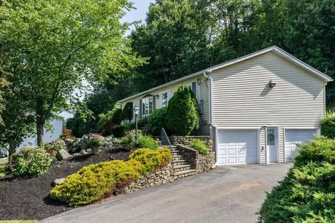 138 Country Ln, Leominster, MA 01453