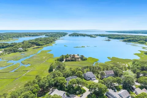 87 Bayshore Dr, Mashpee, MA 02649 photo 2