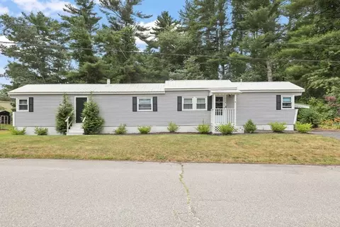 4 Siesta Dr, Wareham, MA 02576