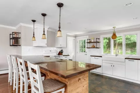 100 Blackstone St, Blackstone, MA 01504