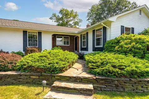9 Sandra Rd, Easthampton, MA 01027 photo 3
