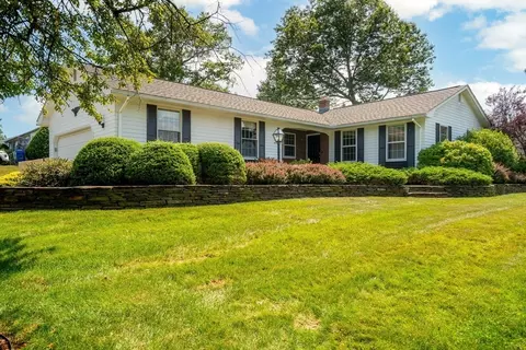 9 Sandra Rd, Easthampton, MA 01027 photo 2