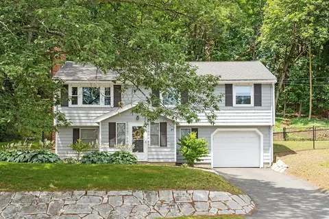 89 North St, Stoneham, MA 02180