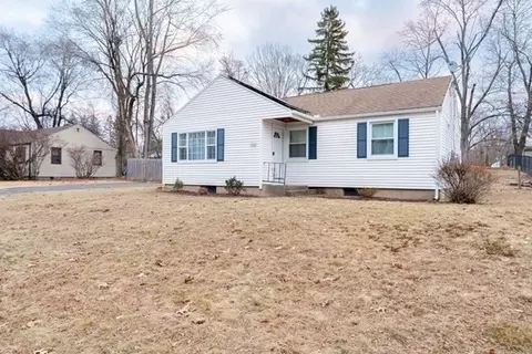 253 Stapleton Rd, Springfield, MA 01109