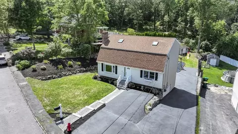 21 Sylvanus Wood Ln, Woburn, MA 01801