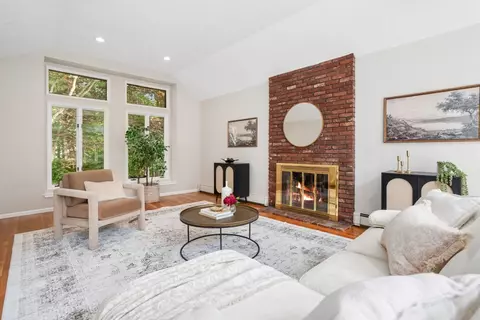 Living - 5 Rust Ln, North Reading, MA 01864 photo 2 of 4